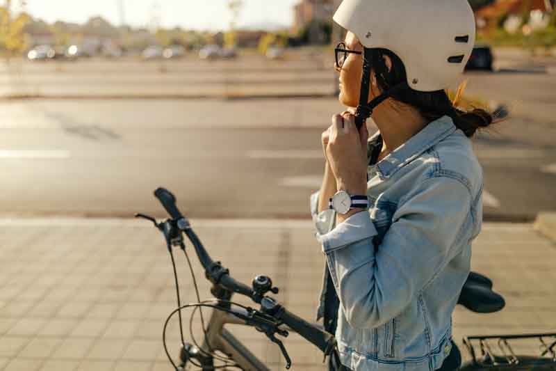 cycliste avec casque